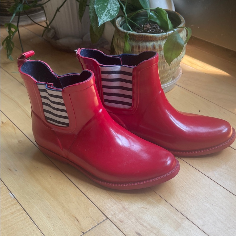 Red Ankle Rain Boots with Striped Elastic Sz 7 Aldo